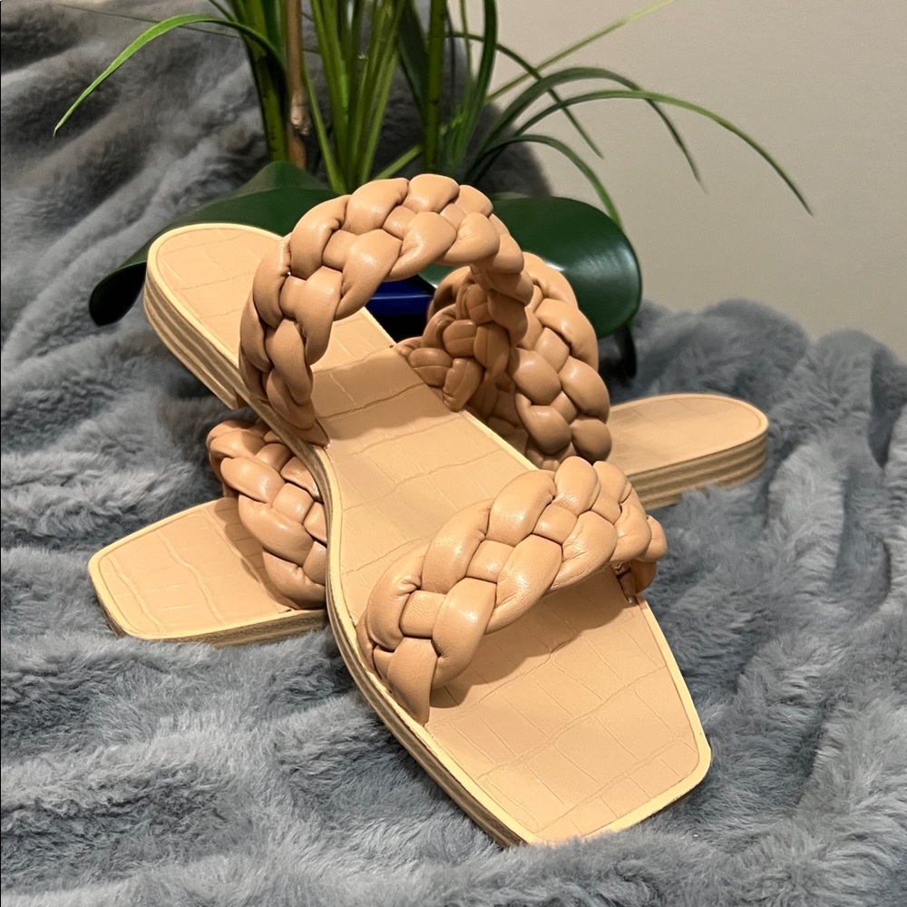Trish Lucia Chic Tan Leather Braided Sandals NIB retail $32